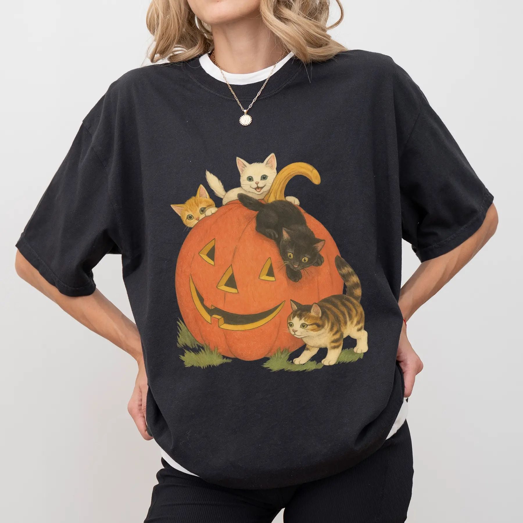 ChicCotton Vintage 90s Cat Halloween Comfort Colors Shirt - Retro Jack-o-lantern Graphic Tee for Cat Lovers