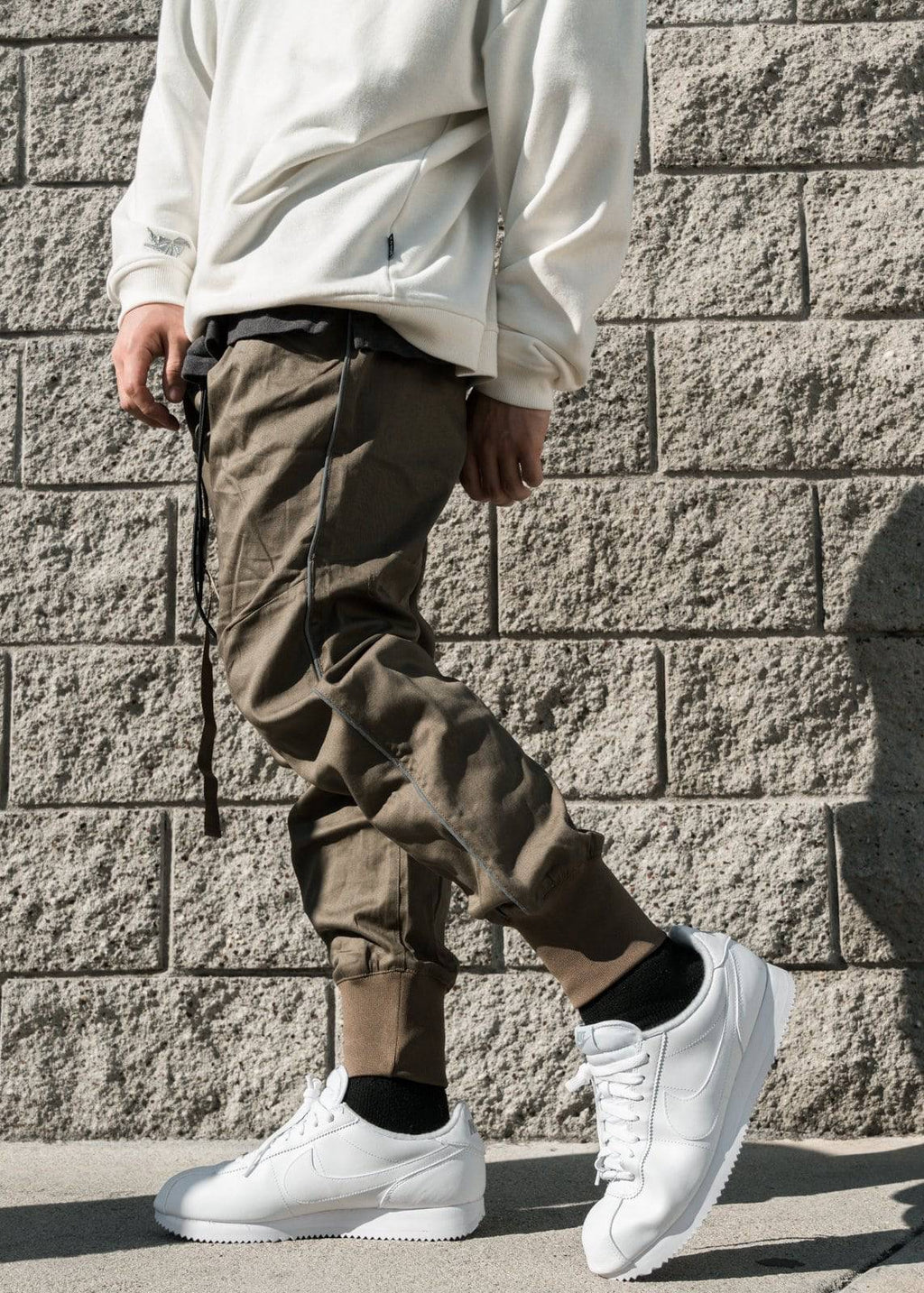 Konus Men's Tactical Strap Cargo Joggers in Tobacco