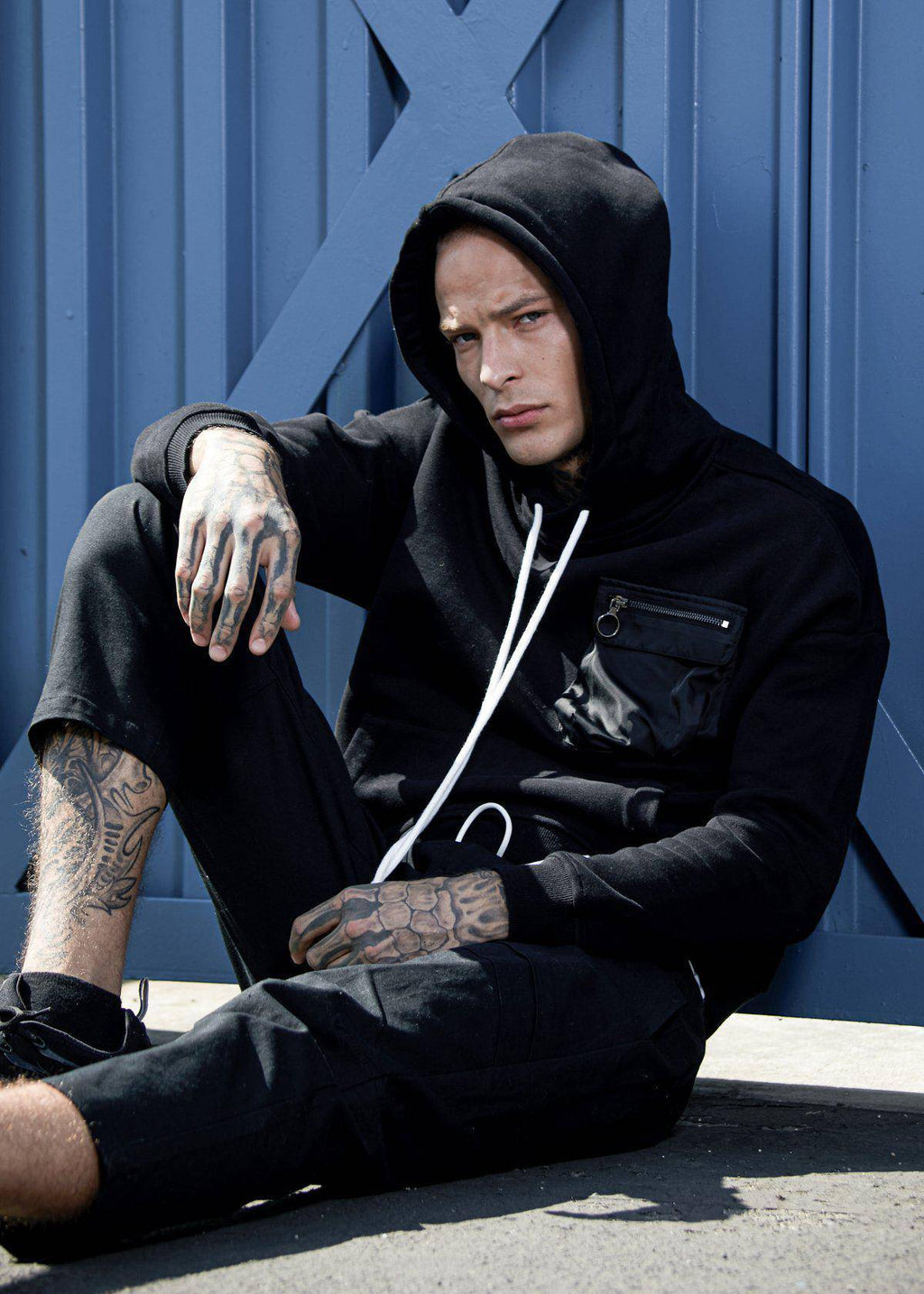 Konus Men's Bellow Pocket Hoodie in Black