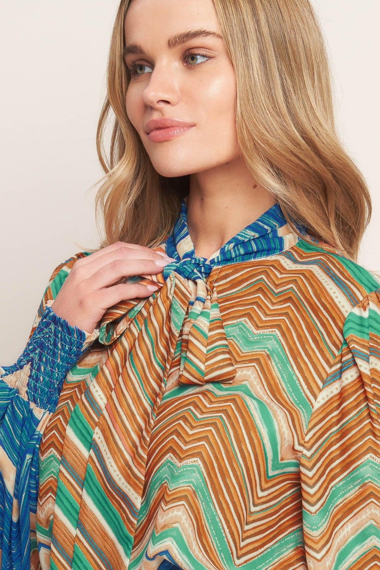 PICKING DAISIES WOVEN TOP