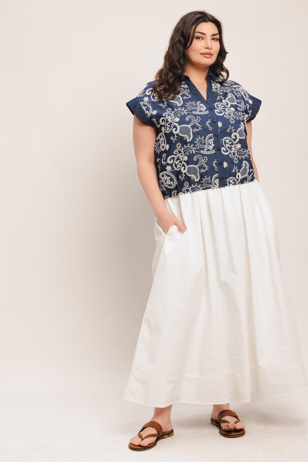 HANDCRAFTED FEEL EMBROIDERY TOP