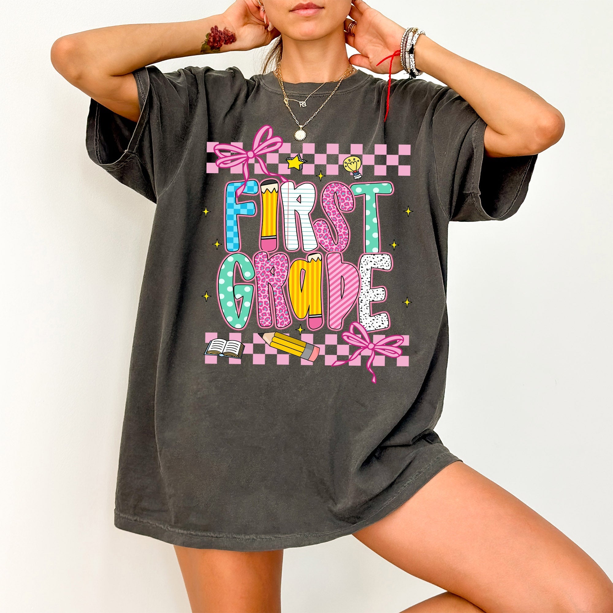 First Grade Teacher Bow Checkered Back To School Cute Coquette Comfort Colors Tee