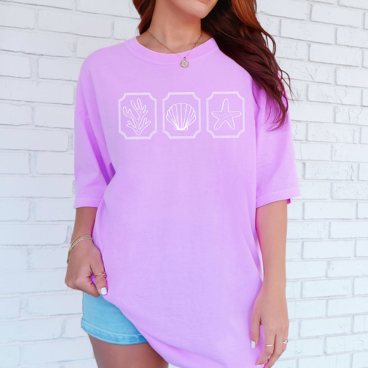 Minimalist Sea Life, Seashells, Summer, Beach Coastal Print Design Comfort Colors Tee