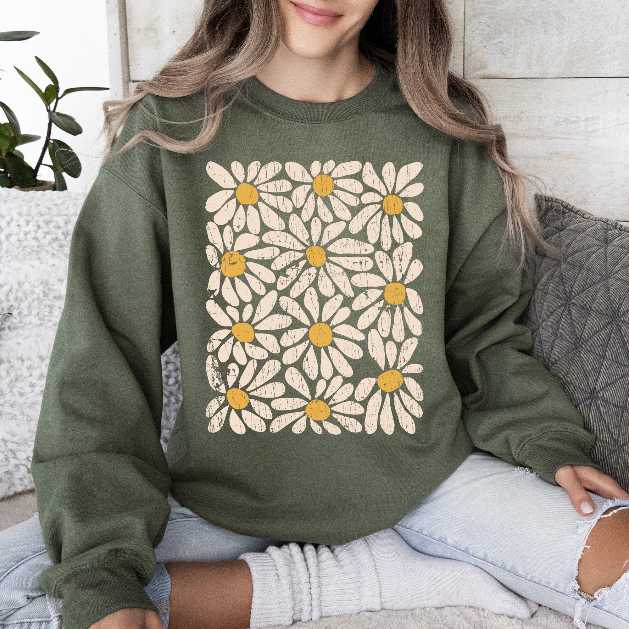 Vintage Daisies Floral Design and Classic Botanical Motifs Collection Sweatshirt