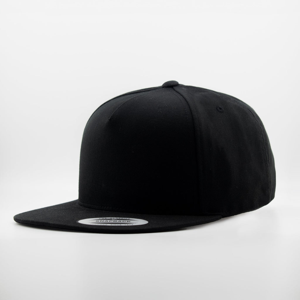 Konus Men's Snapback With Minimal Embroidery