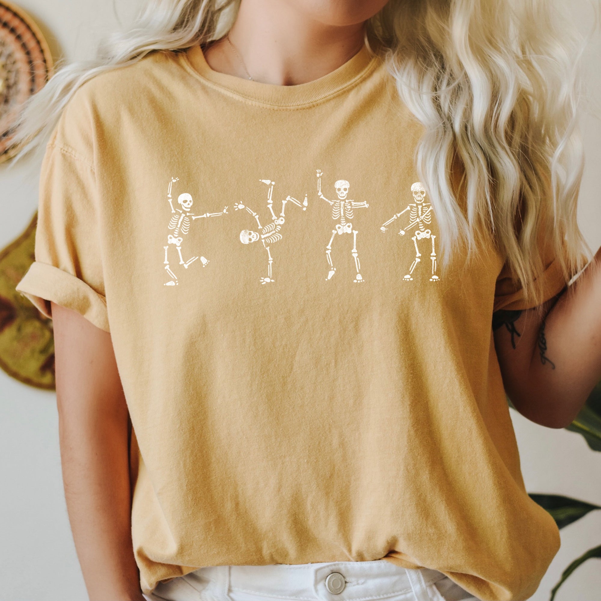 Flossing Skeletons Retro Halloween Spooky Design Illustration Comfort Colors Tee